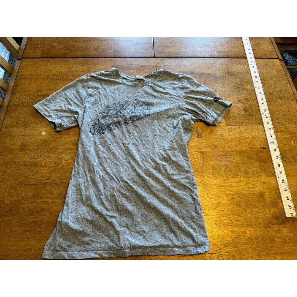 Nike New York City T-Shirt Mens Small - Athletic Cut